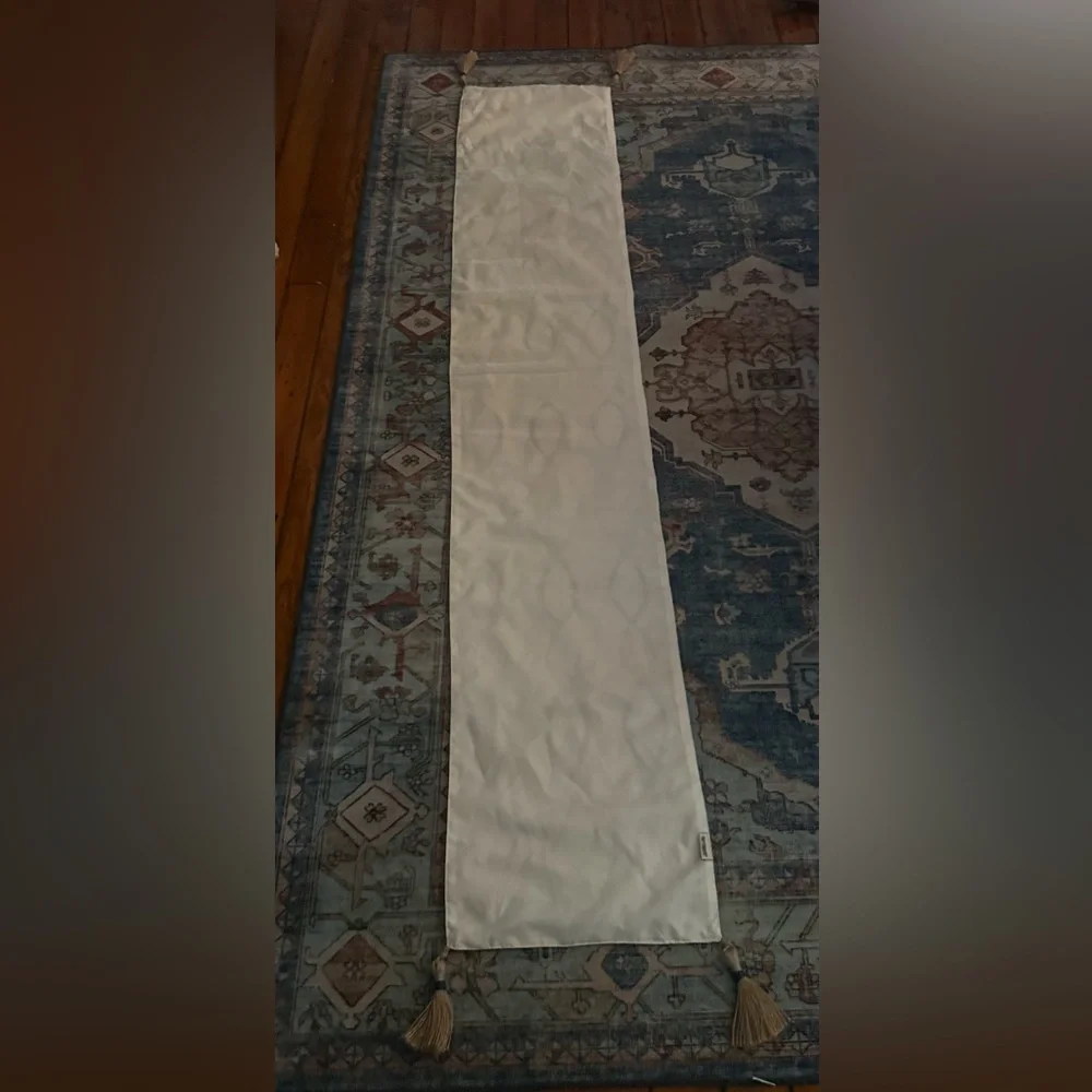 3/$15 🌟 Pier 1 Imports Embroidered Table Runner Neutral Boho
